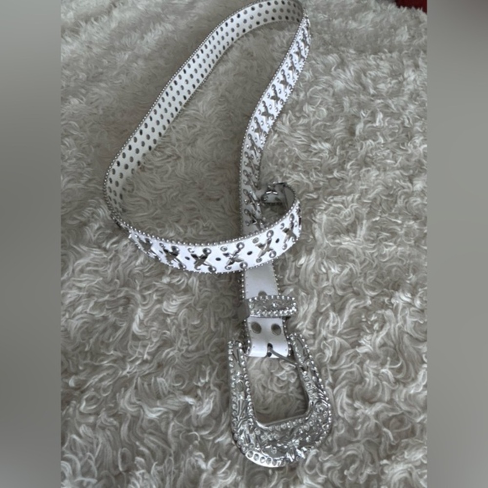Elegant Silver and White Embellished Belt